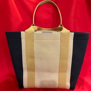 EUC Ink and Ivory Rothy’s essential tote with magnets